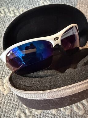XX2i White sport Sunglasses with Blue Mirrored polarized Lenses - NEW!